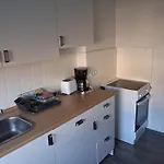 Crew Quartier Monteurzimmer 3 Schlafzimmer Mit Kueche Und Bad In Leuna Daire