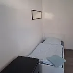 Crew Quartier Monteurzimmer 3 Schlafzimmer Mit Kueche Und Bad In Leuna *