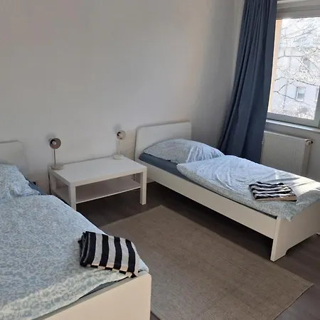 Apartamento Crew Quartier All-Inclusive Monteurzimmer 3 Schlafzimmer Mit Kueche Und Bad In Leuna Merseburg *