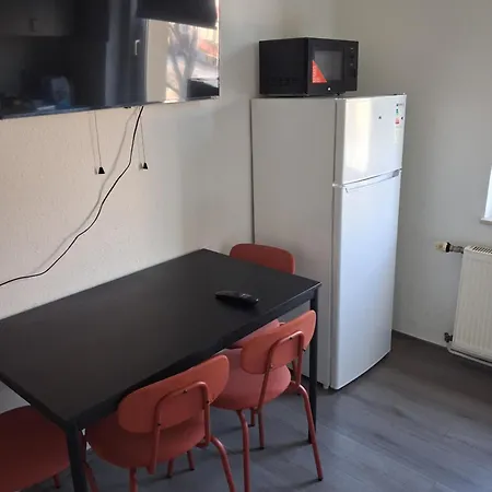 דירה Crew Quartier 3 Schlafzimmer Mit Kueche Und Bad In Leuna