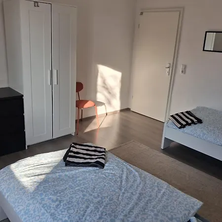 Crew Quartier 3 Schlafzimmer Mit Kueche Und Bad In Leuna