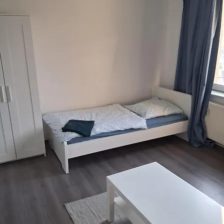 Apartamento Crew Quartier All-Inclusive Monteurzimmer 3 Schlafzimmer Mit Kueche Und Bad In Leuna Merseburg