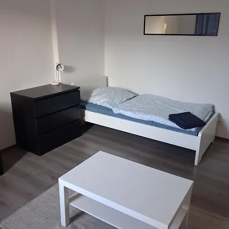 Crew Quartier 3 Schlafzimmer Mit Kueche Und Bad In Leuna