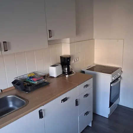 Crew Quartier Monteurzimmer 3 Schlafzimmer Mit Kueche Und Bad In Leuna Lägenhet
