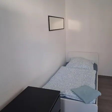 Crew Quartier Monteurzimmer 3 Schlafzimmer Mit Kueche Und Bad In Leuna *