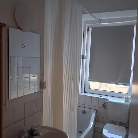 Crew Quartier Monteurzimmer 3 Schlafzimmer Mit Kueche Und Bad In Leuna