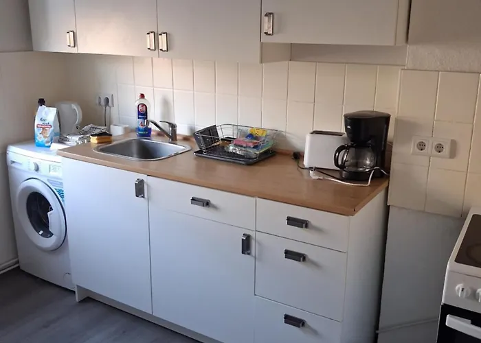 Crew Quartier All-Inclusive Monteurzimmer 3 Schlafzimmer Mit Kueche Und Bad In Leuna Merseburg Apartamento *